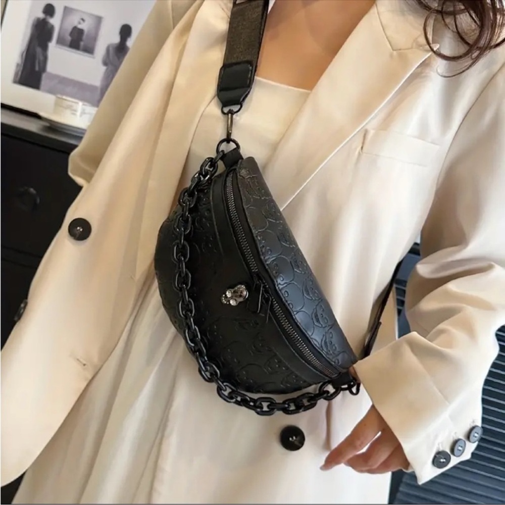 Black Skull Embossed Crossbody Bag - Picture 11 of 14